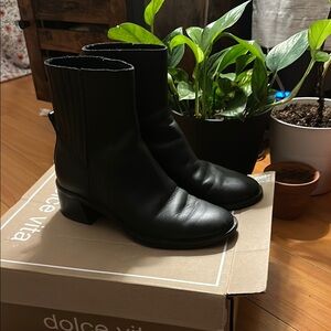 Dolce Vita Black Ankle Boots Sleek Design